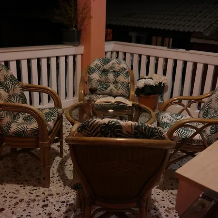 Mponanos' Family House Tatil Evi *