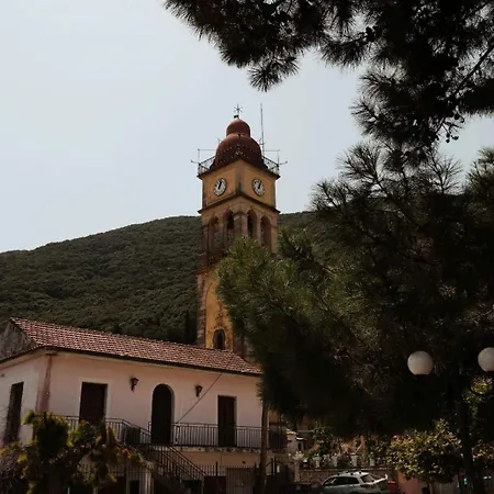 Mponanos' Family House Ferienhaus